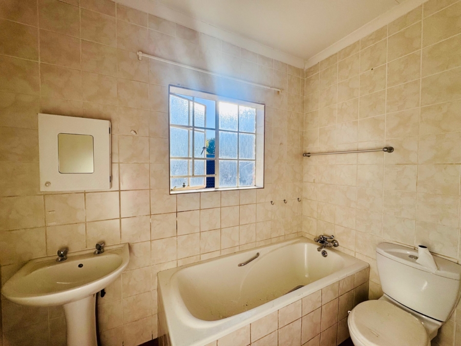 To Let 4 Bedroom Property for Rent in Bodorp North West
